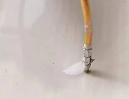 兴义瓷砖空鼓维修公司专业解答在瓷砖铺贴过程中，如果使用的砂料过粗（如全部使用了粗砂），可能会导致以下问题
